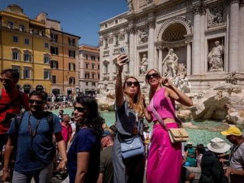 8 Globally Overhyped Tourist Spots That Might Let You Down